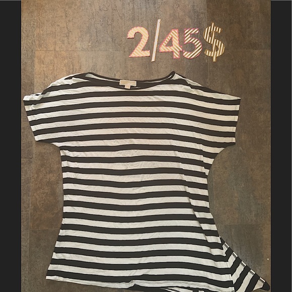 2/45$ ❤️Michael Kors casual striped t-shirt ❤️ - Picture 1 of 2